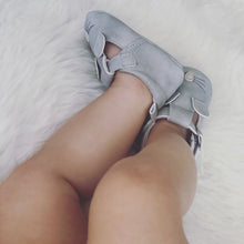 Load image into Gallery viewer, Soft and comfortable baby and toddler shoes for chubby and fat feet